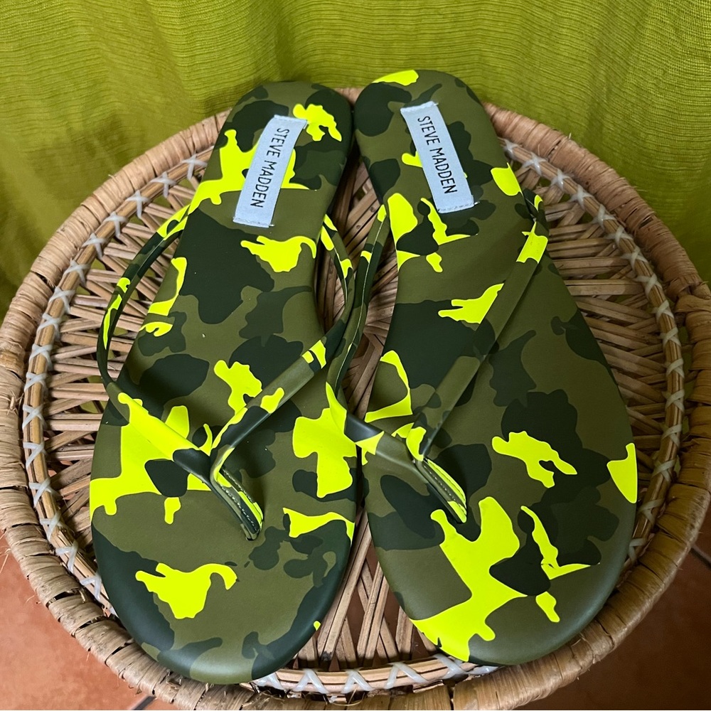 Steve Madden Flip Flops - Like New